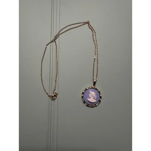 Wedgwood Cameo Pendant Necklace Blue Jasperware Gold Tone Chain England - Picture 2 of 4